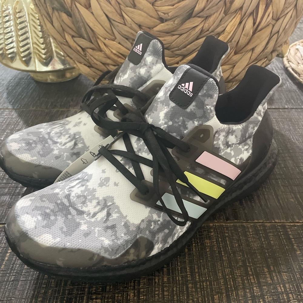 Men’s size 9 Adidas Ultraboost NWT